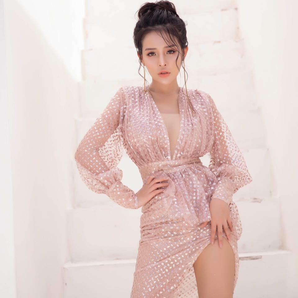 Ngân 98 bị uy hiếp tung ảnh và clip nóng lên mạng xã hội