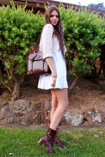 Áo khoác ren và váy liền màu trắng: một hình ảnh cô gái đồng nội hoàn hảo!