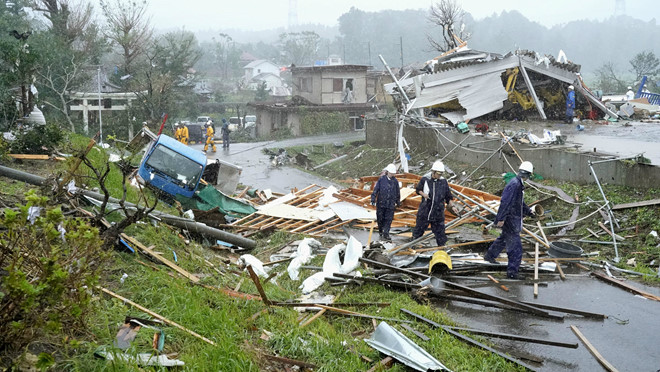 Người dân Nhật Bản “nín thở” chờ bão Hagibis đổ bộ