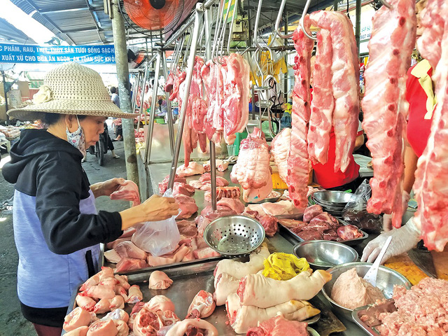 Giá thịt heo bán lẻ tăng tại một số hệ thống cửa hàng tiện lợi