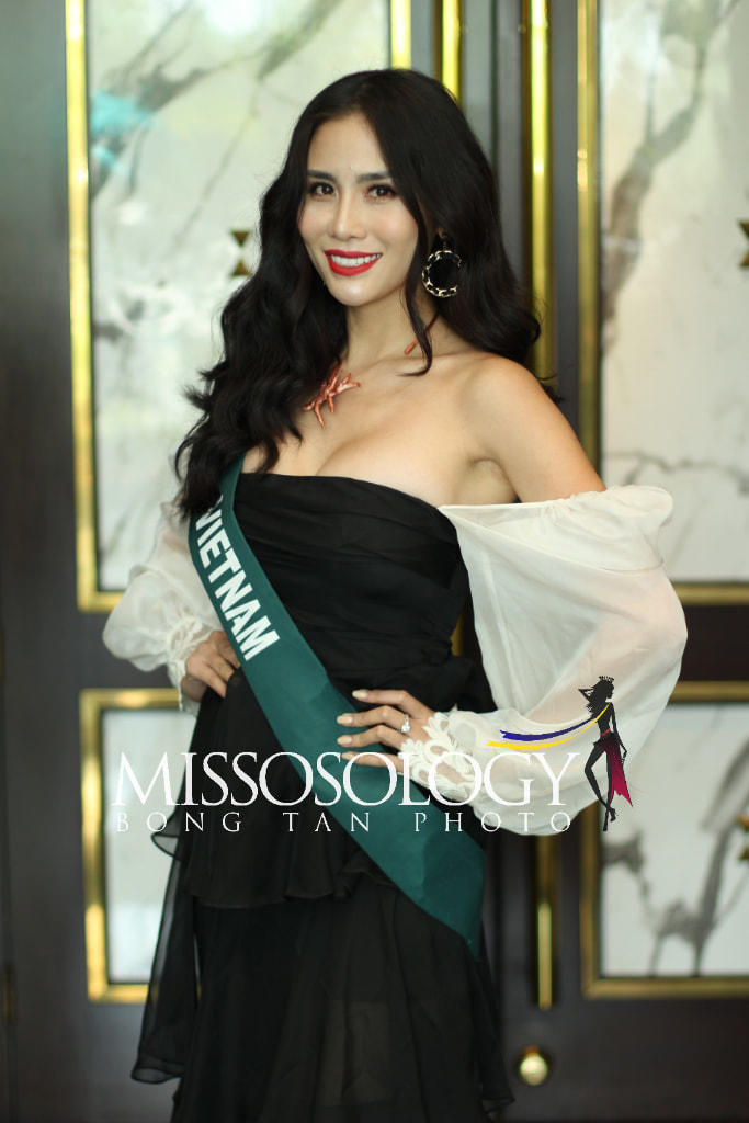 Những hình ảnh đầu tiên của Hoàng Hạnh tại Miss Earth 2019, cố gắng giới thiệu hoa sen bằng tiếng Anh