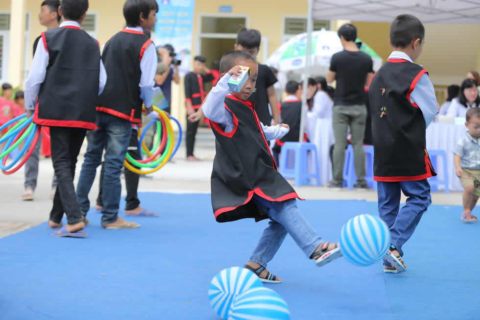 Ban tổ chức chương trình luôn mang đến nhiều sân chơi năng động được thiết kế riêng dành cho các em học sinh vui chơi. 