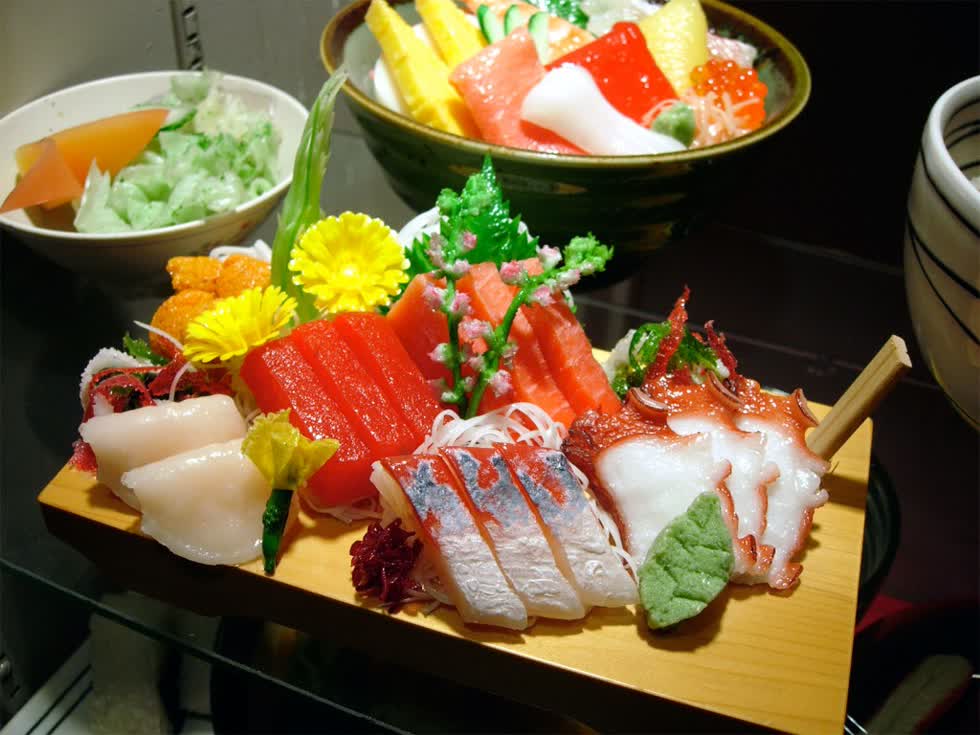   Người Nhật bản rất thích ăn hải sản và hạn chế ăn thịt đỏ - nguồn thực phẩm liên quan tới cholesterol cao, béo phì và các chứng viêm.  