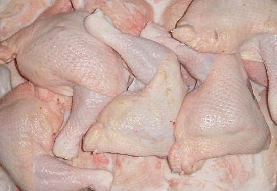 Kỷ lục 10 năm, thịt gà còn rẻ hơn rau ngoài chợ, chỉ từ 12.000 - 13.000 đồng/kg thịt gà trắng lông trắng.