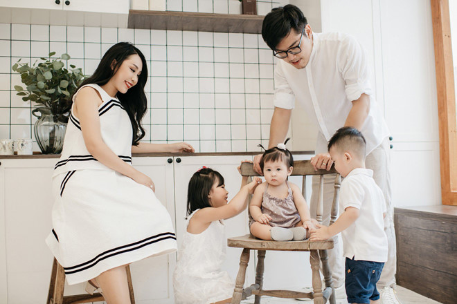 Nữ nhà văn Gào và chồng chính thức về chung một nhà vào tháng 7/2018 sau thời gian dài chung sống, cả hai đã có 3 con.