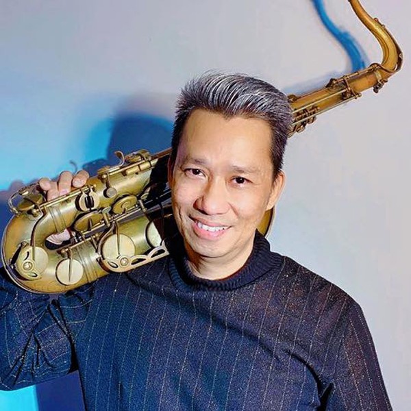 Sao Việt xót thương trước sự ra đi của nghệ sĩ saxophone Xuân Hiếu