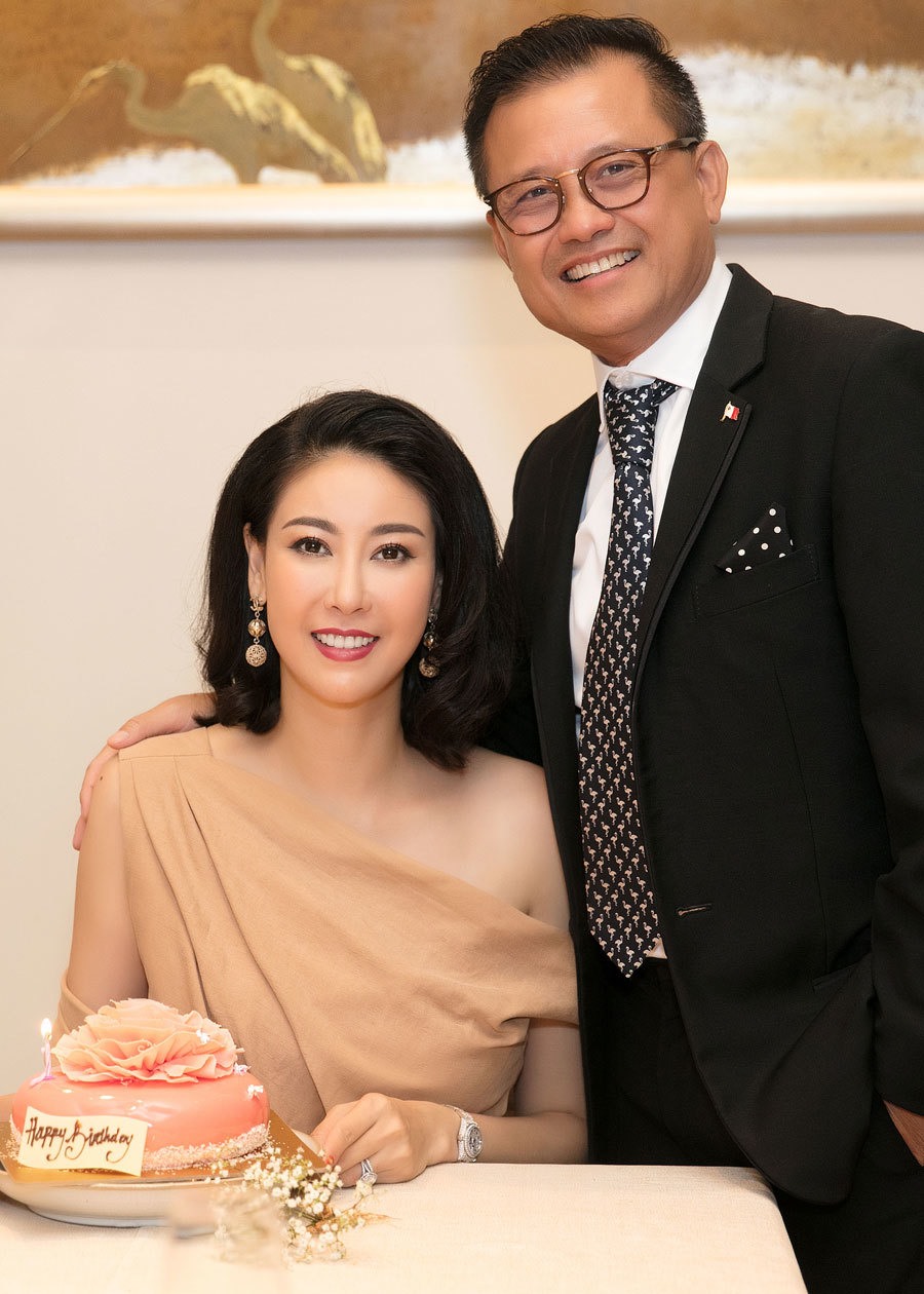 Hai vợ chồng Hà Kiều Anh