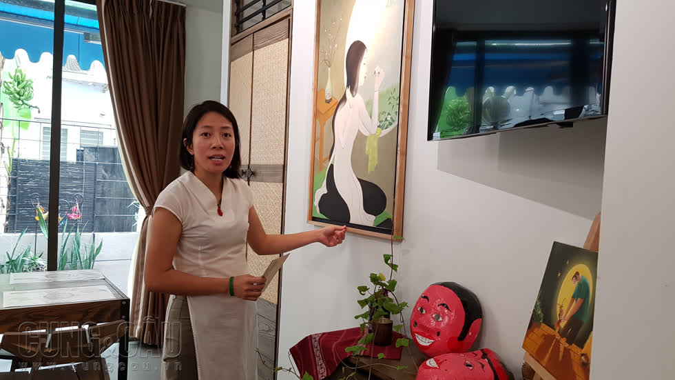Chị Vân Huyền CEO Vietlife tự tay thiết kế và chăm chút từng góc nhỏ tại homestay - Ảnh: Cẩm Viên.
