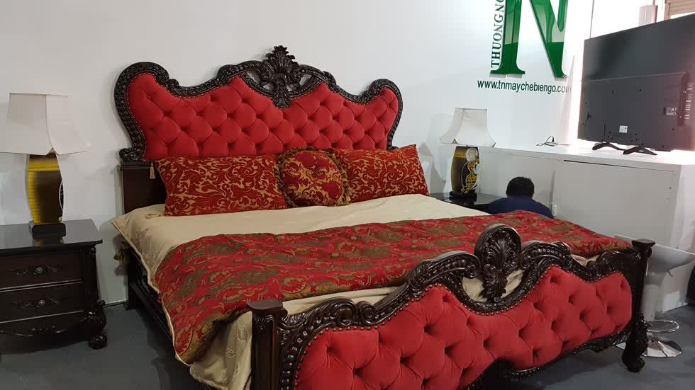 Những mẫu giường ngủ đẹp “rụng tim” tại triển lãm gỗ quốc tế