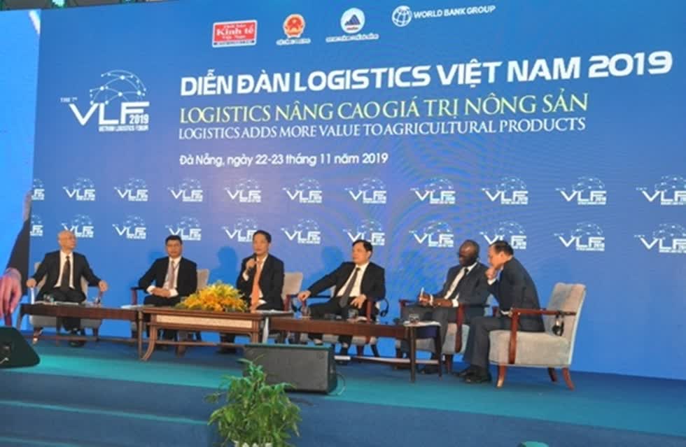 Các chuyên gia quốc tế và trong nước thảo luận giải pháp phát triển ngành dịch vụ logistics.