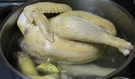 Cách làm cơm gà hấp lá sen ngon cho ngày cuối tuần