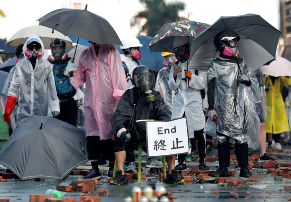 Người  biểu tình  Hồng Kông hôm 17/11. Ảnh: AP.