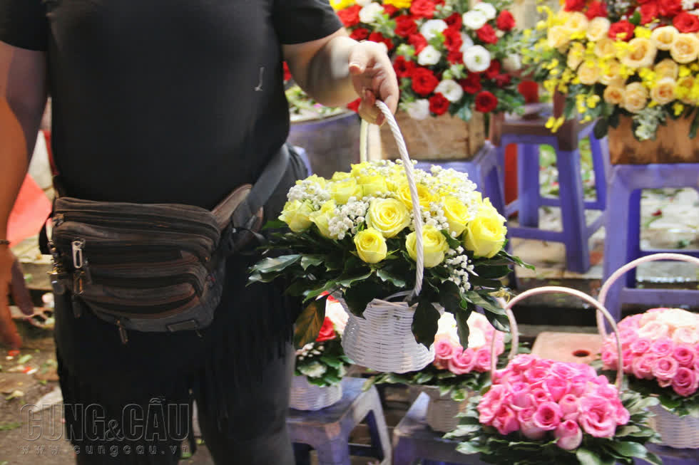 Những bó hoa hay giỏ hoa nhỏ được mua nhiều nhất trong ngày Nhà Giáo Việt Nam 20/11.