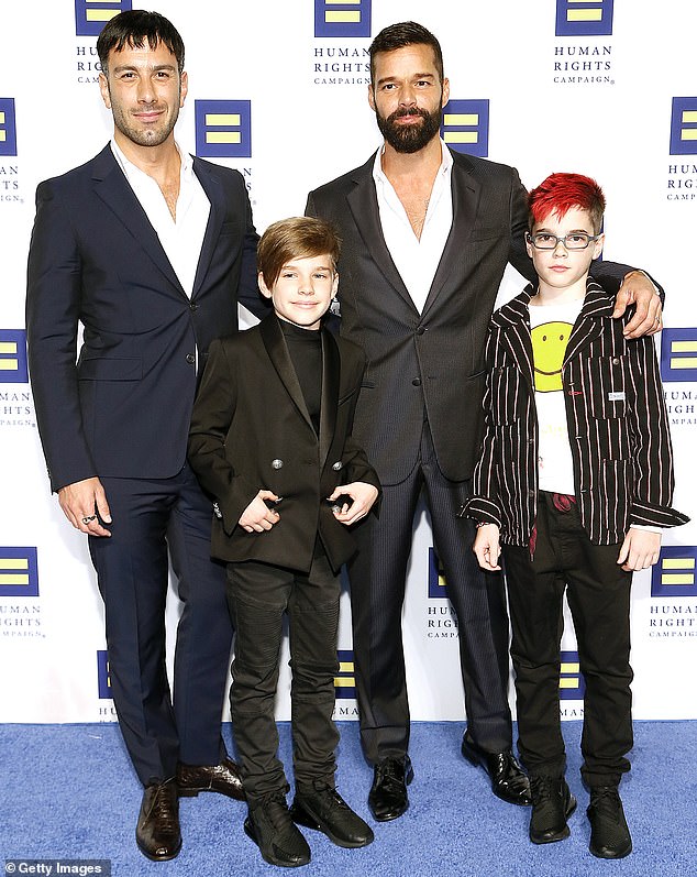 Ricky Martin cùng chồng và 2 con đầu