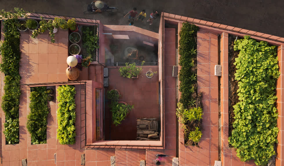Ngôi nhà đỏ có vườn rau kiểu ruộng bậc thang trên mái ở Quảng Ngãi    