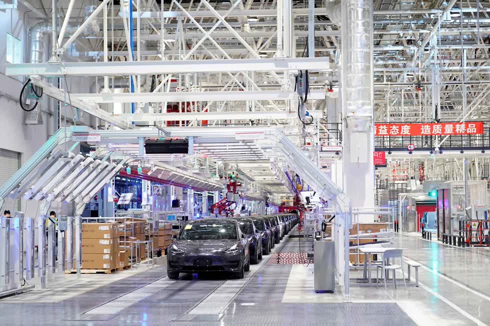 Những chiếc Model 3 do Trung Quốc sản xuất trong một sự kiện giao hàng tại nhà máy của Tesla ở Thượng Hải. Ảnh: Reuters