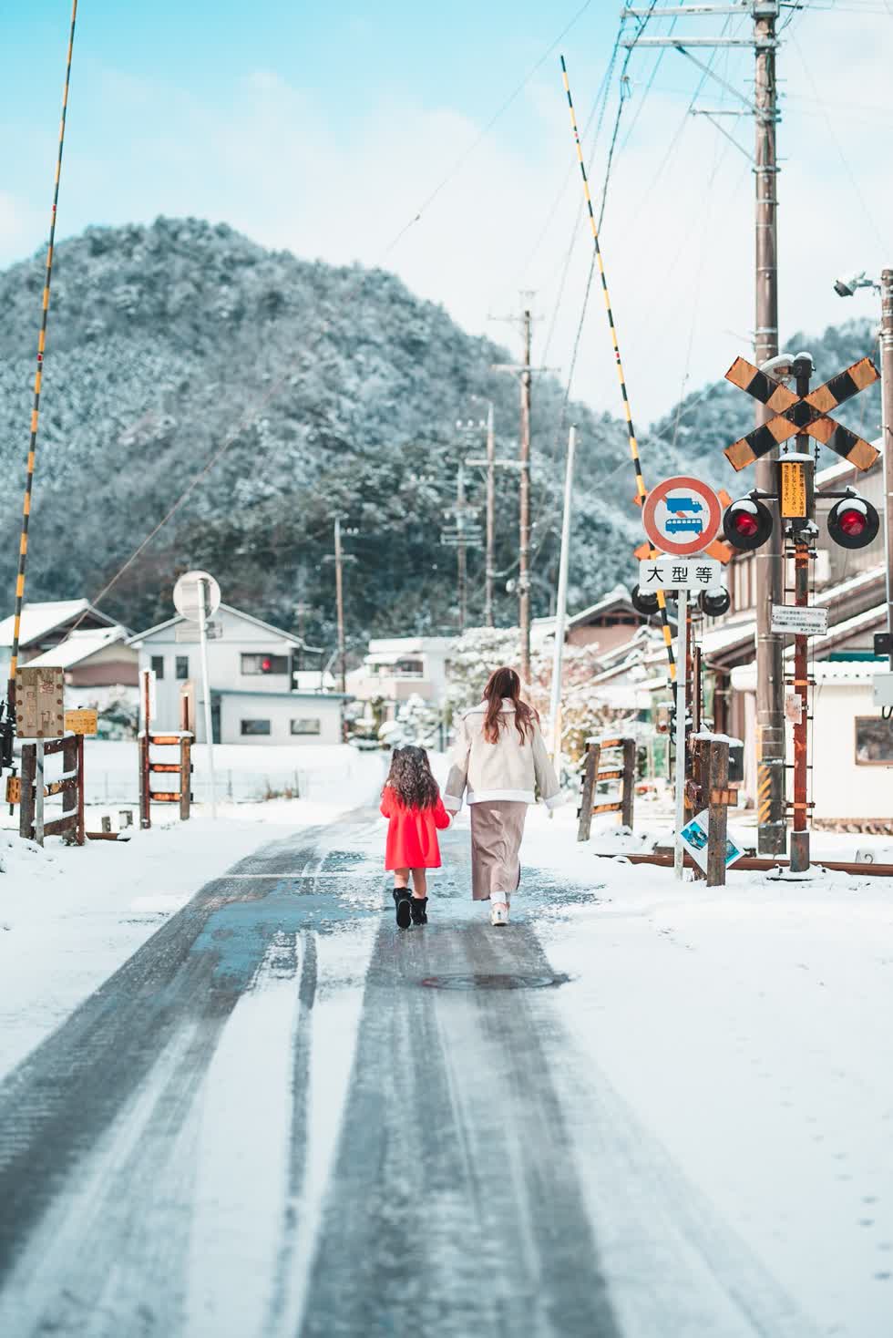 Đường phố tỉnh Nagano tuyết phủ trắng xóa.