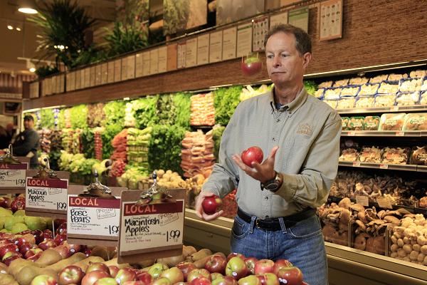 Người bình thường mua một quả táo Honeycrisp hữu cơ với giá 3,99 USD, nhưng sẽ là 6,4 triệu USD đối với tỷ phú Musk. Ảnh: Whole Foods.