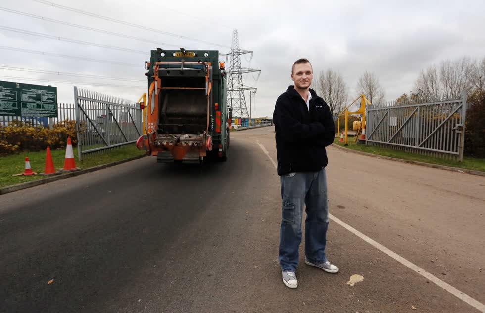 James Howells đang xin cấp phép để đào bới bãi rác thành phố nhằm tìm lại chiếc ổ cứng chứa 7.500 BTC. Ảnh: Guardian.