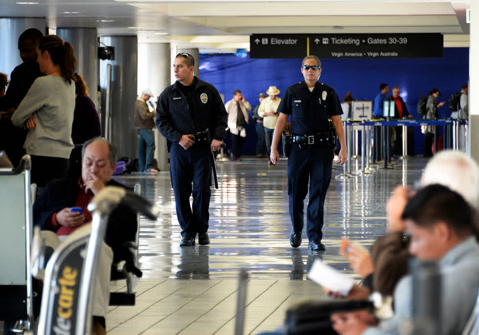 Lực lượng an ninh sân bay túc trực nghiêm ngặt phòng trừ trường hợp bạo loạn. Ảnh: TSA.