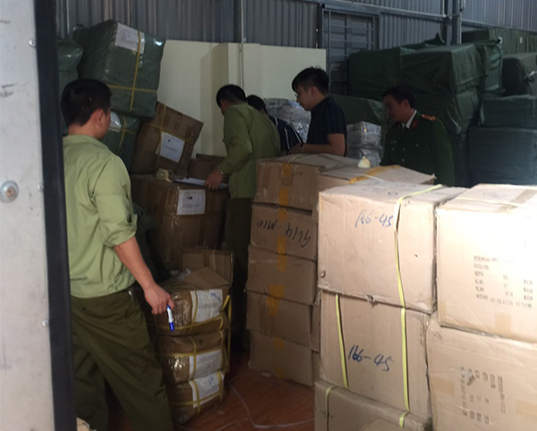 Lực lượng QLTT Bắc Ninh đột xuất kiểm tra Công ty Cổ phần Thiết bị y tế Hải Nam.