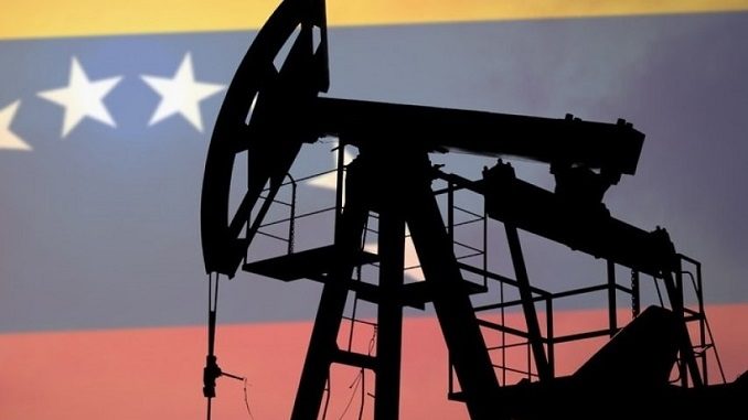 Mặc dù thiếu, nhưng Venezuela vẫn xuất dầu sang Cuba.