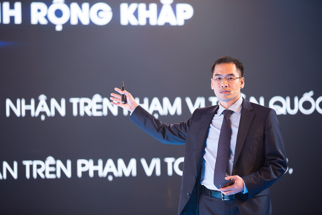 Ông Trần Minh Trung, Phó TGĐ VinSmart cho biết sẽ có smartphone Vsmart cao cấp vào cuối năm 2020.