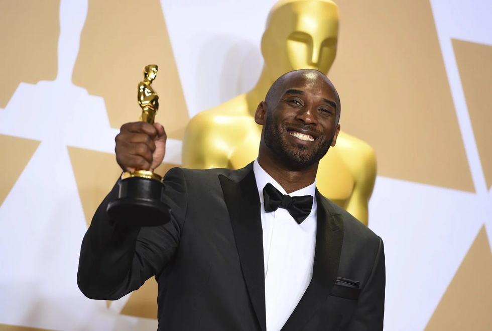 Năm 2018 Kobe Bryant là người chiến thắng giải thưởng dành cho phim hoạt hình ngắn hay nhất tại Oscar ở Los Angeles. Ảnh: AP.