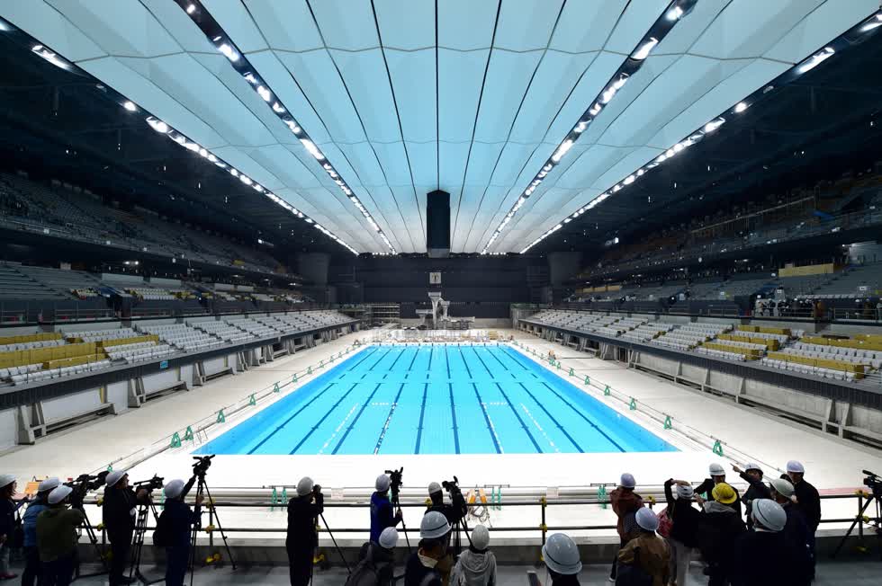 Bên trong Trung tâm thể thao dưới nước, nơi tổ chức các cuộc thi bơi lội tại Thế vận hội Olympic Tokyo 2020 sắp tới. Ảnh: AFP.