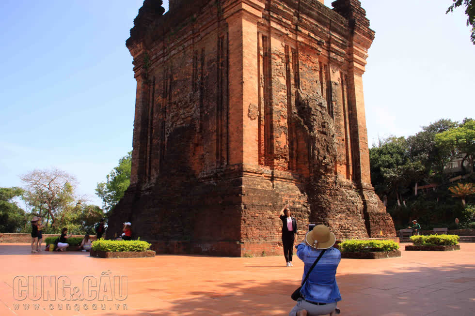 Tháp Nhạn - di tích lịch sử nổi tiếng nhất TP. Tuy Hòa (Phú Yên) thưa thớt du khách trong những ngày qua.