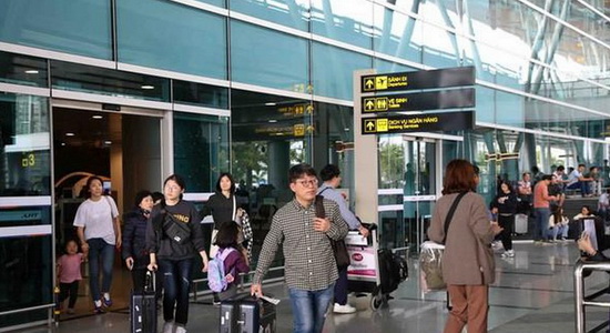 Các công ty lữ hành tạm thời ngưng đưa đón khách từ vùng dịch đến Đà Nẵng và ngược lại (ảnh minh họa).