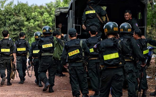 Lực lượng cảnh sát vẫn đang bao vây, truy bắt Lê Quốc Tuấn.