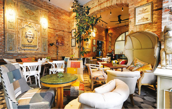 Những nhà hàng, quán café nổi tiếng mà bất cứ người Sài Gòn lâu năm nào cũng biết như Ciao, Terrace, Ibox, Goody, Paris Deli, Fly Cupcake Garden, Maxim’s Nam An, An Viên… hay đại trung tâm nội thất Nhà Xinh đều là sở hữu hoặc đã từng của gia tộc Lý Quí. 