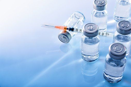 3 loại thuốc mà Bộ Y tế Nga tin tưởng có thể dùng để điều trị cho bệnh nhân nhiễm virus nCoV gồm ribavirin, lopinavir/ritonavir và interferon beta-1b.