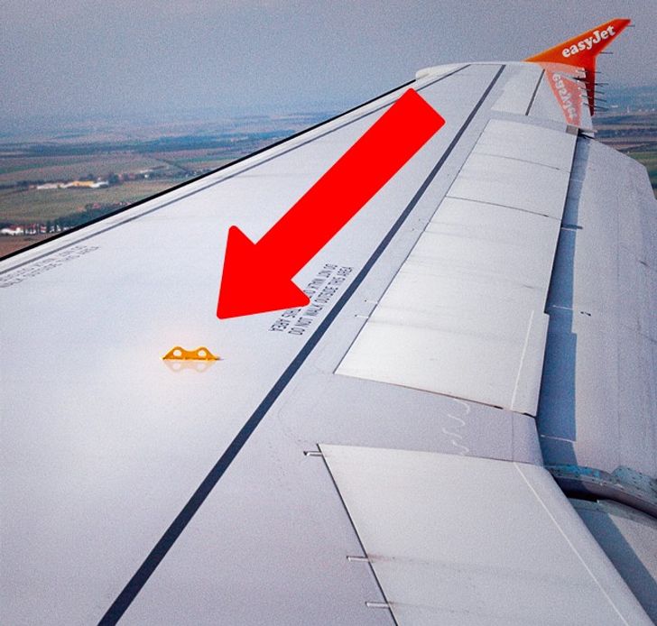 10 bí mật trên máy bay mà tiếp viên không bao giờ hé lộ cho hành khách
