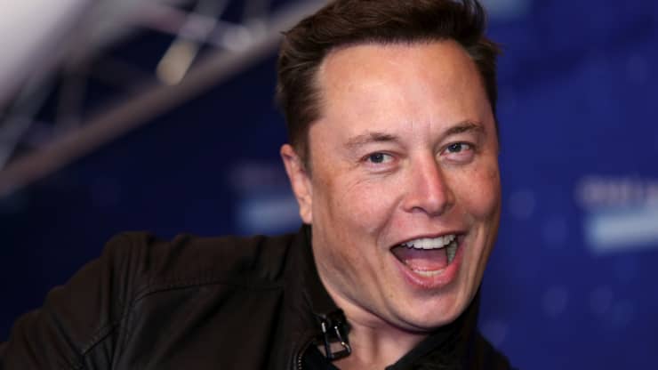 Elon Musk, người sáng lập SpaceX và giám đốc điều hành của Tesla Inc., tại lễ trao giải Axel Springer ở Berlin, Đức, vào ngày 1/12/2020. Ảnh: Bloomberg.