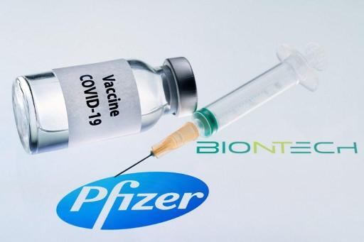 Hình ảnh mô phỏng vaccine ngừa COVID-19 do hai hãng dược phẩm Pfizer của Mỹ và BioNTech của Đức phối hợp bào chế. Ảnh: AFP  