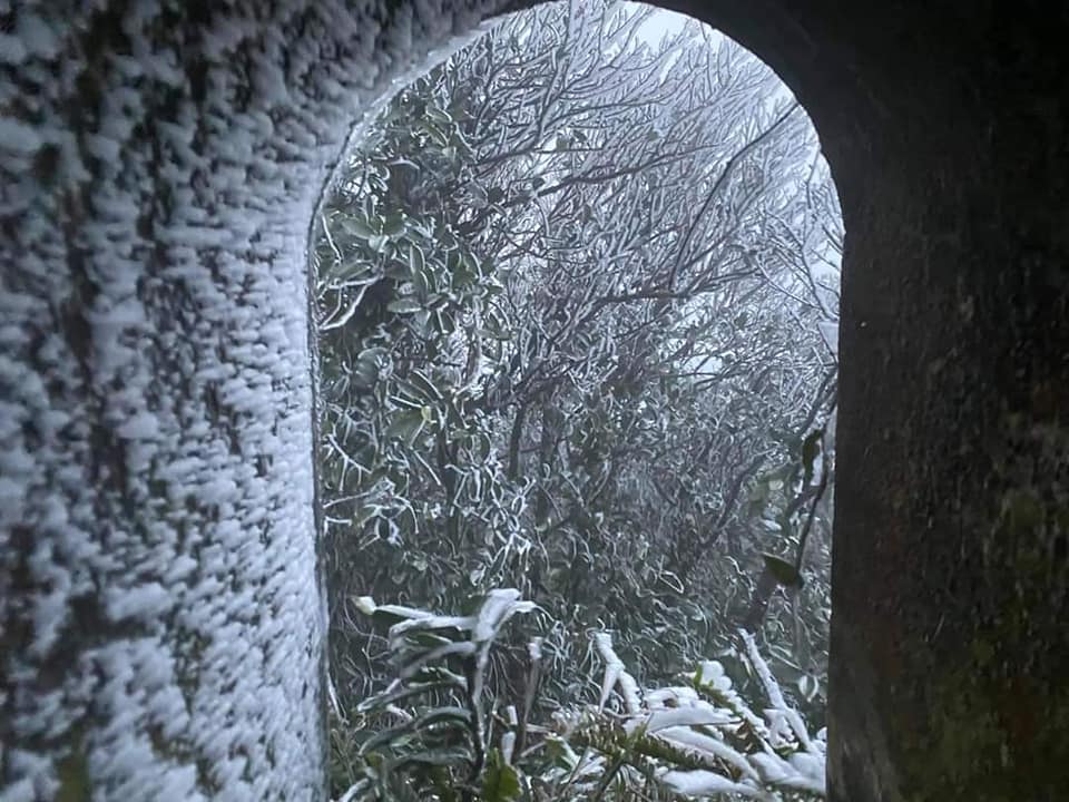 Lần đầu tiên trong mùa đông năm nay, cảnh báo xảy ra tuyết được đưa ra ở vùng núi thuộc Hà Giang, Lào Cai, Lai Châu từ ngày 8-10/1.