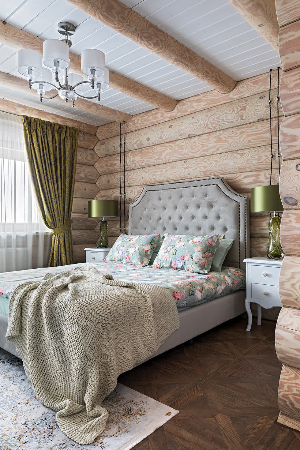 Phòng ngủ hiện đại mộc mạc tuyệt đẹp bằng gỗ và màu trắng với một chút màu xanh lá cây được pha trộn với nhau.