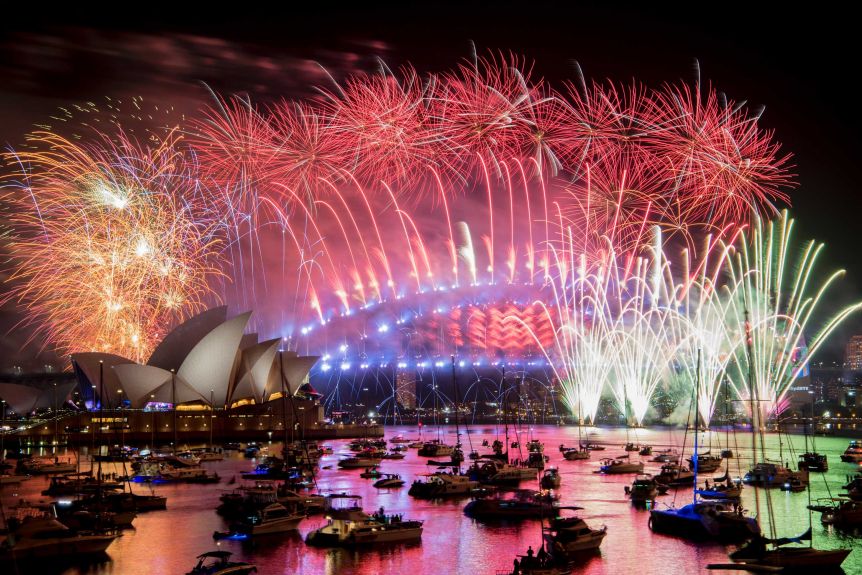 Sydney vẫn tổ chức lễ bắn pháo hoa nổi tiếng song có một số thay đổi về khán giả theo dõi. Ảnh: AAP.
