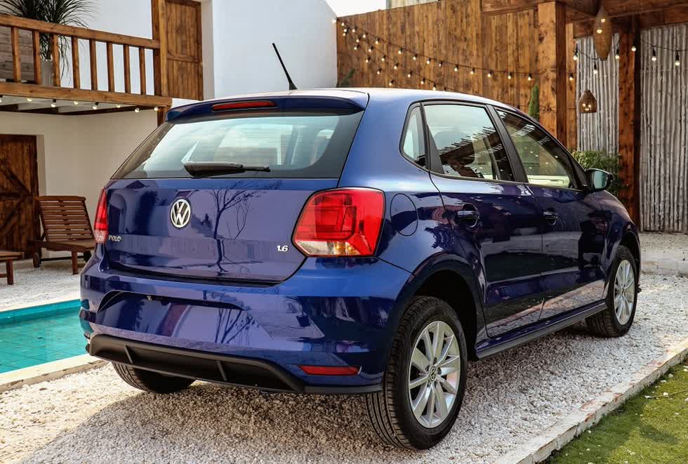 Volkswagen Polo 2020 được phân phối với 8 tùy chọn màu sắc ngoại thất bao gồm Trắng Candy, Đỏ Flash, Xanh Lapiz, Xám Carbon, Đen Deep, Nâu Toffee, Bạc Metallic và Đỏ Sunset