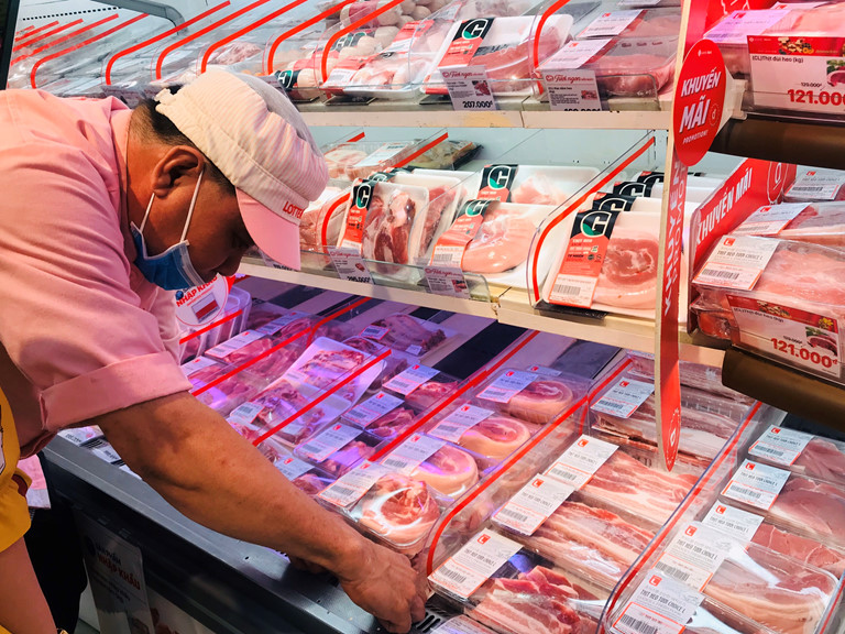 Giá thịt heo ở siêu thị vẫn duy trì mức cao từ 139.000-208.000 đồng/kg.