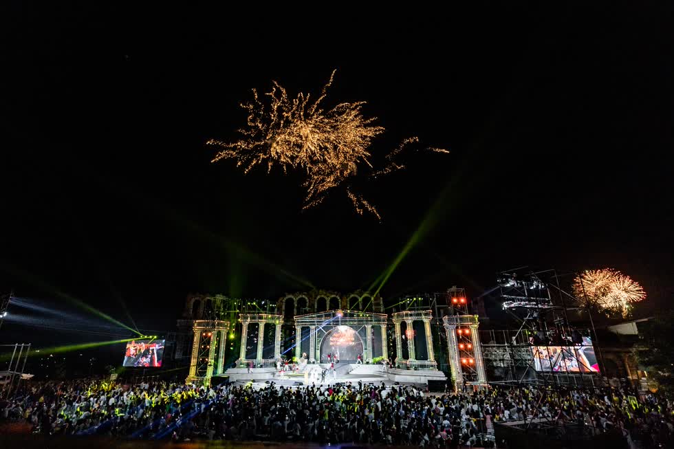 Đại nhạc hội New Year Countdown 2021 Nam Phú Quốc.