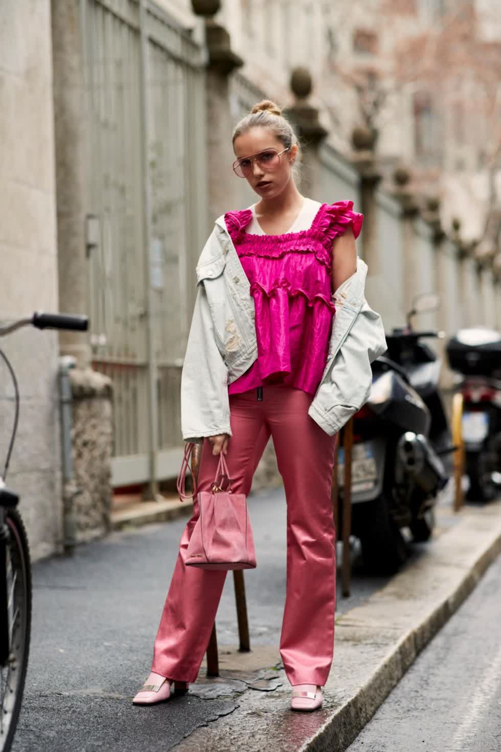 Bạn sẽ không thể bỏ qua bản phối giữa hồng fuchsia và hồng millennial. (Ảnh: Fashion Magazine)