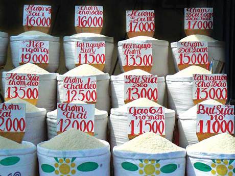 Gạo lẻ tại các chợ giảm nhẹ.