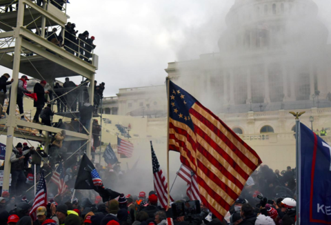 Khung cảnh hỗn loạn ở toà nhà Quốc hội Hoa Kỳ. Ảnh: Reuters.