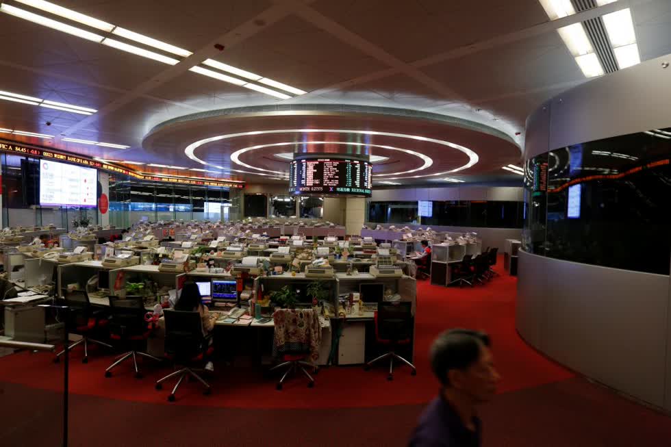 Sàn giao dịch tại Sở giao dịch chứng khoán Hồng Kông. Ảnh: Reuters. 