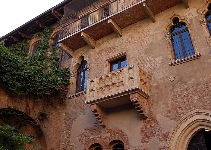 Tòa nhà Case di Giulietta có vẻ ngoài trông y hệt như trong câu chuyện Romeo và Juliet.