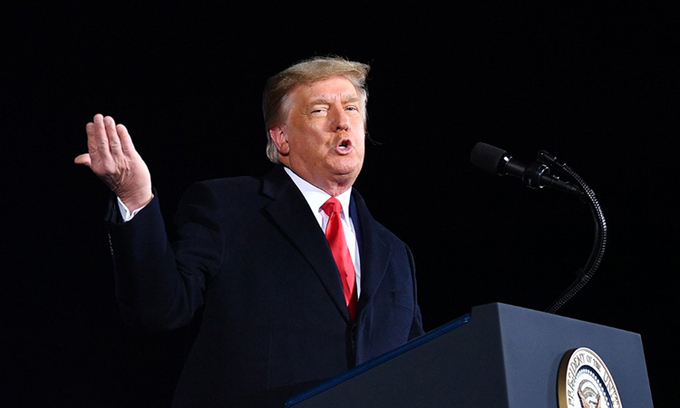 Tổng thống Mỹ Donald Trump tại cuộc vận động ở bang Georgia hôm 4/1. Ảnh: AFP.