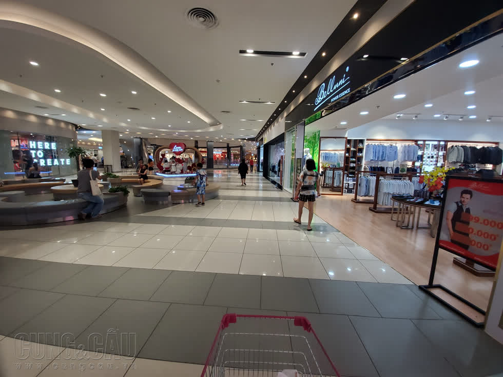 Trung tâm mua sắm AEON Tân Phú đìu hiu cuối tuần - Ảnh: Cẩm Viên